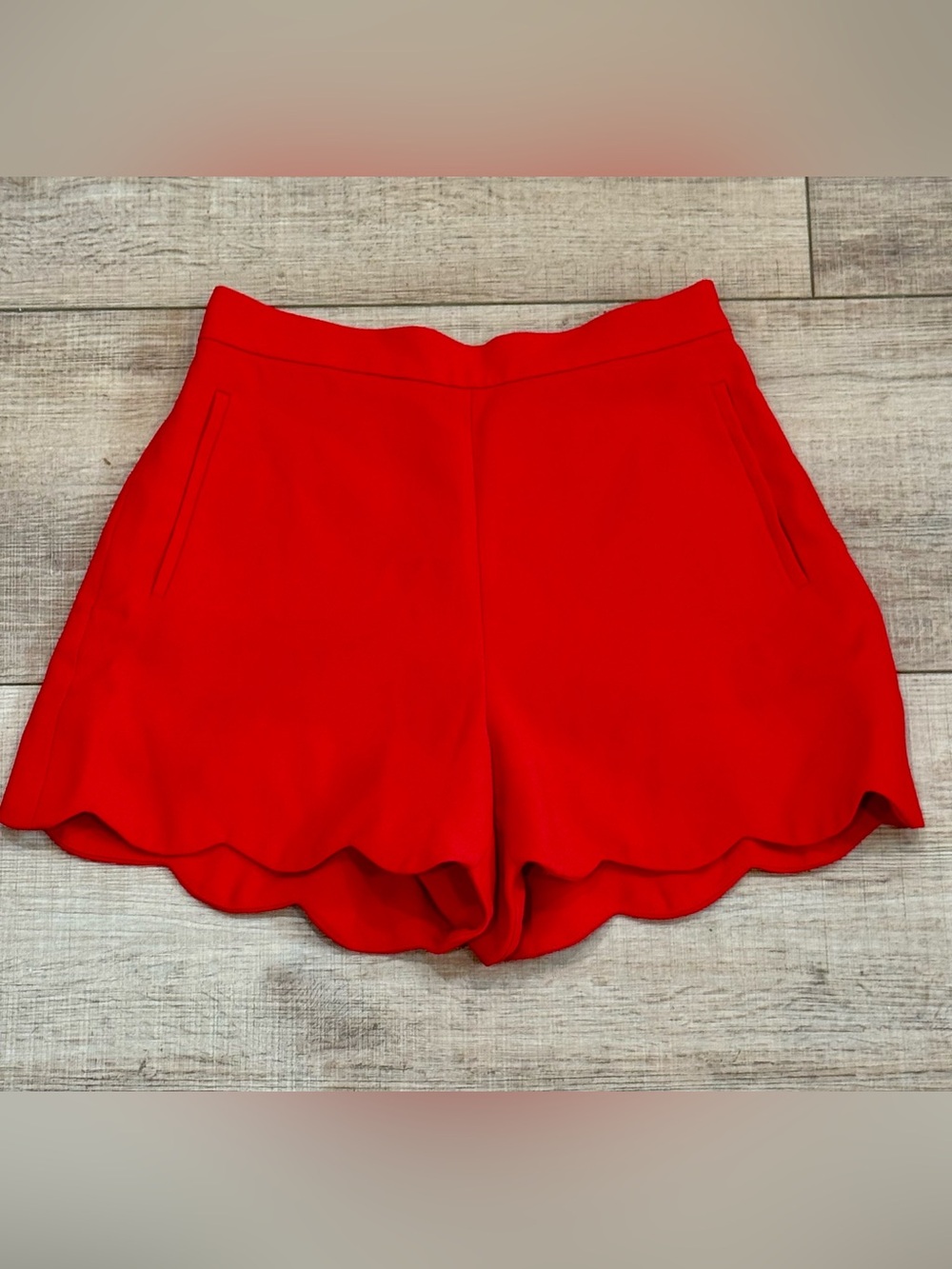 Wilfred Aritzia Red Scallop Hem Shorts Women’s Size 0 Dressy Pockets
